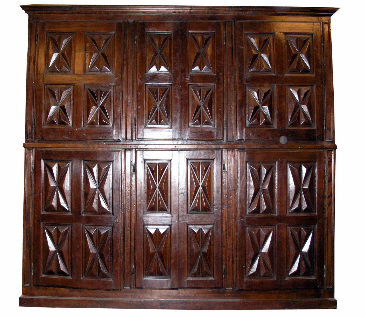 Antique closet made of poplar.
Comes from Piemonte, Italy.