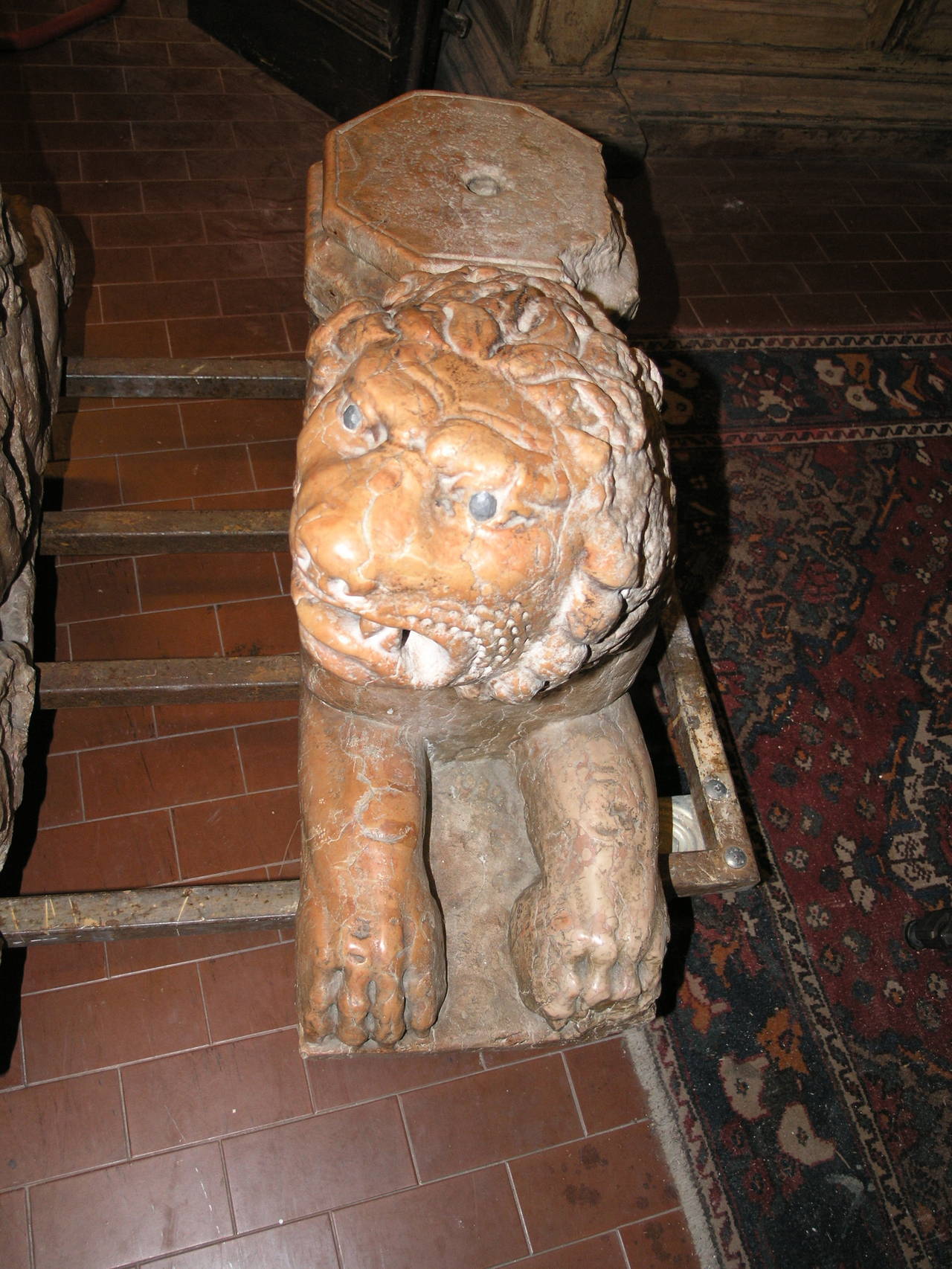 18th Century and Earlier Couple of Antique Lions Sculpture, Made of Marble