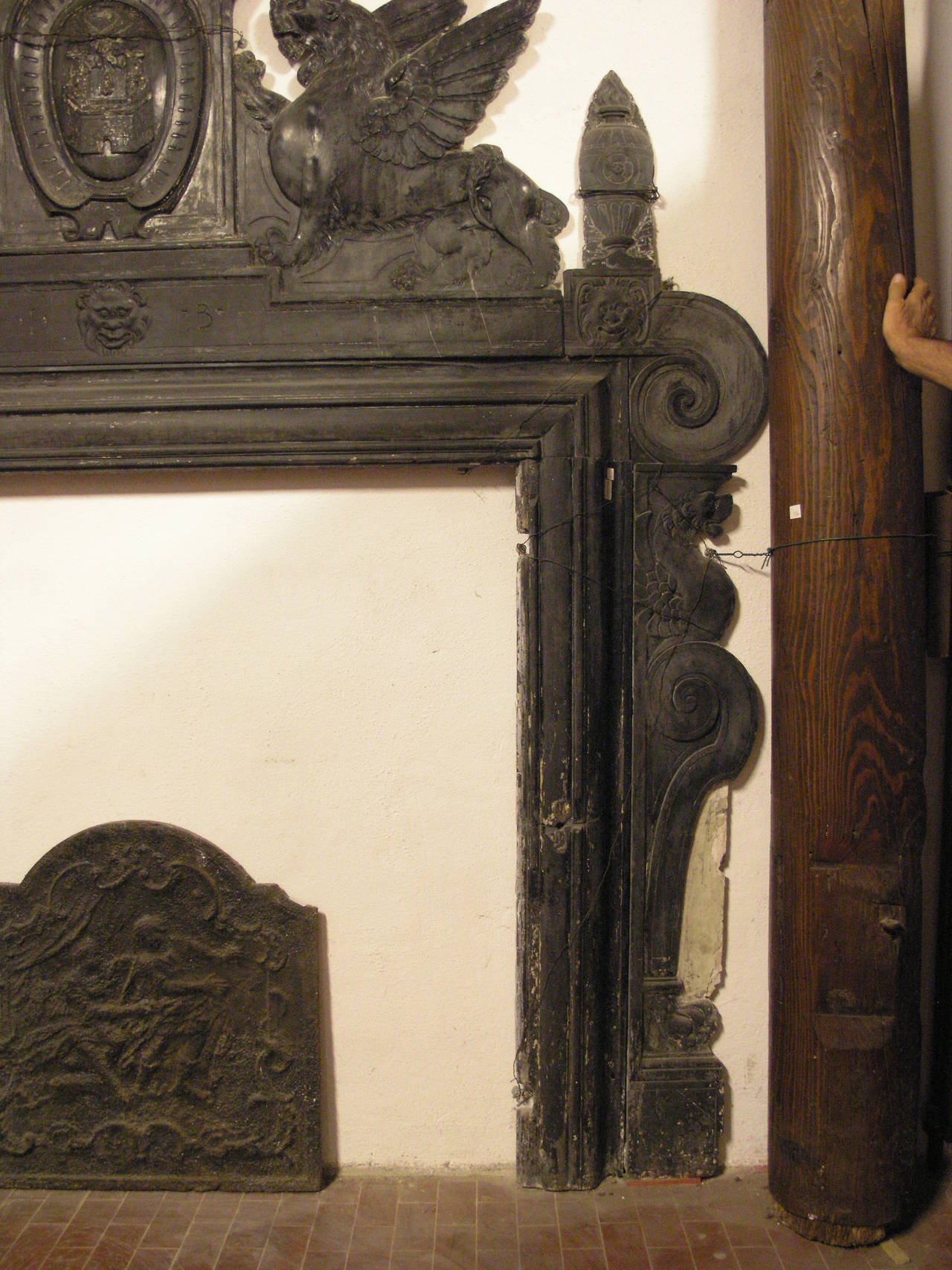 Renaissance Cheminée ancienne Ardesia noire, luxe, 600 Italia du prince de Rapallo en vente