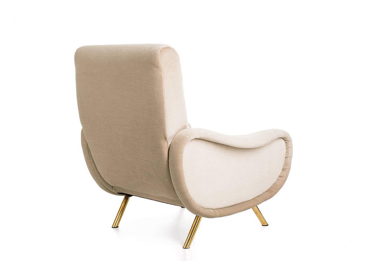 Beautiful ‘Lady’ chair by Marco Zanuso for Arflex, Italy 1951. Winner of ‘Medaglia d’Oro” at IX Triennale. Early 1950s edition reupholstered with a high quality beige mohair velours and chique brass feet. In excellent condition.
