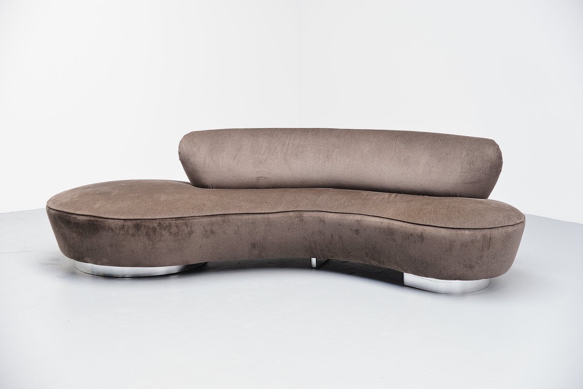 Amazing lounge sofa designed by Vladimir Kagan for Directional, USA, 1956. This sofa was designed by Kagan for Directional and this example is from, circa 1975. It is one of the most iconic design by Kagan emphasizing the both sculptural organic