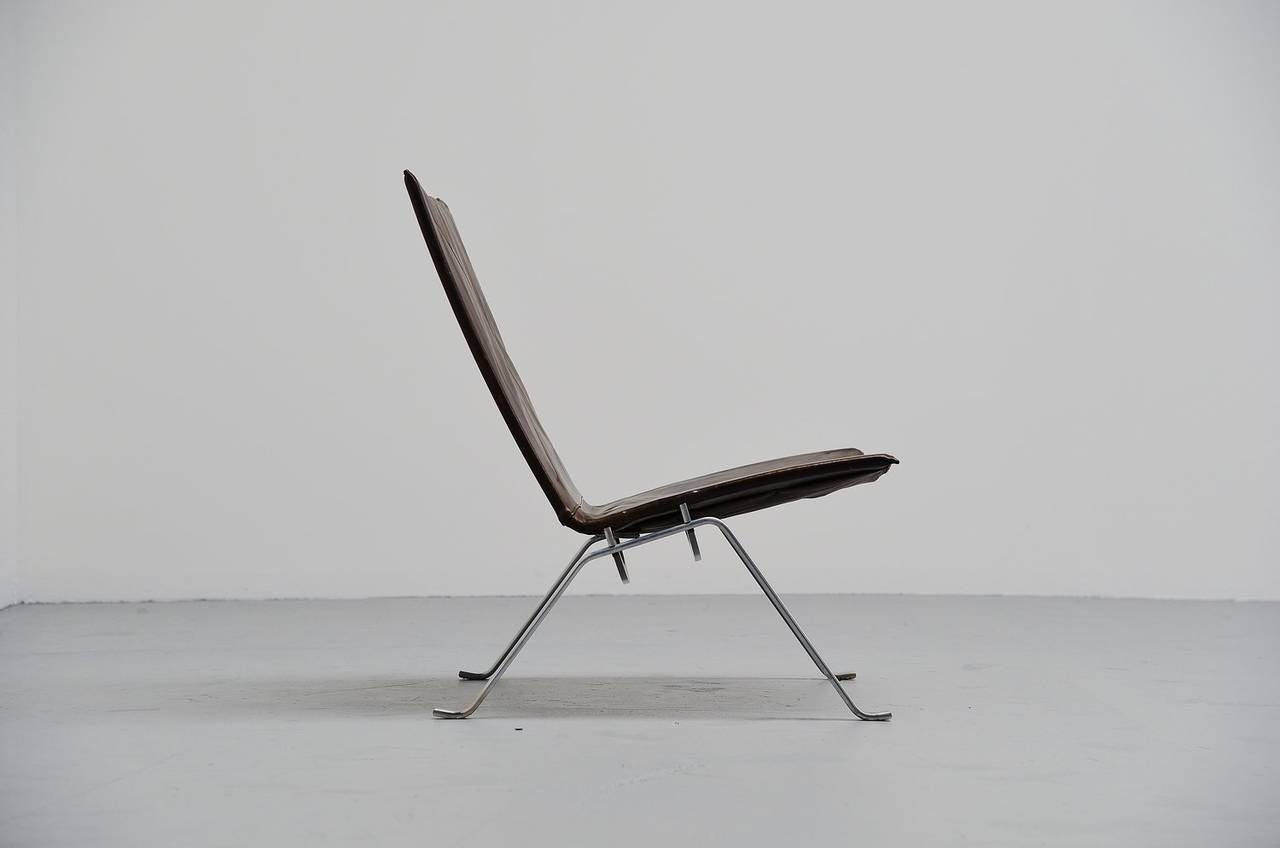 This is for a very nice example of the famous PK22 chair designed by Poul Kjaerholm for E Kold Christensen, Denmark 1956. This model is an early edition with very nice dark brown patinated leather. The chair consisted of a spring steel structure,