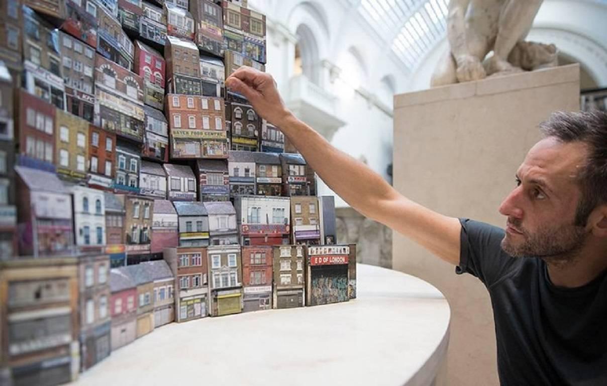 Tower of Babel : Sculpture n° 0914, 29 High St N8 7QB de Barnaby Barford 6