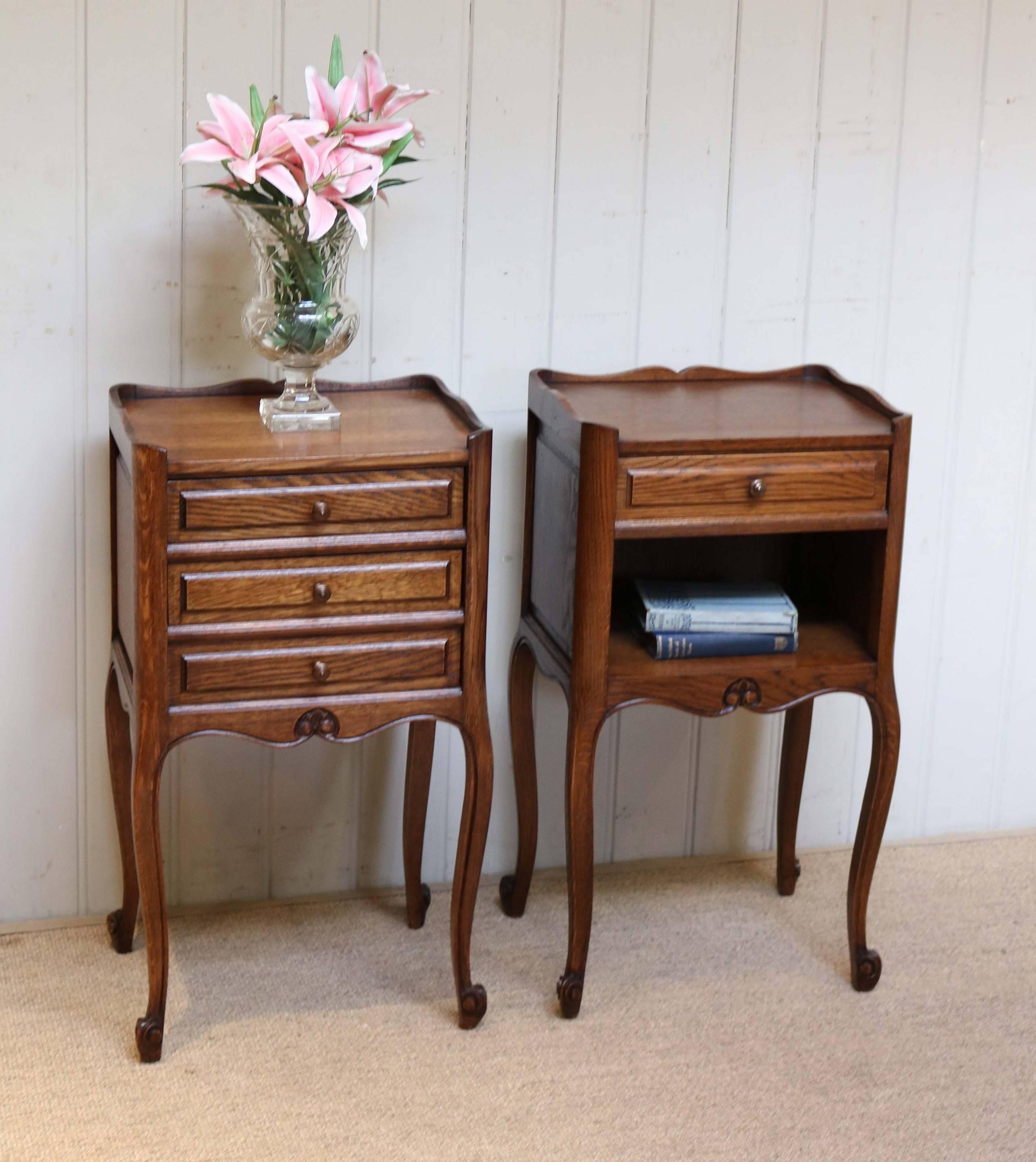 Pair of Oak Bedside Cabinets For Sale 3