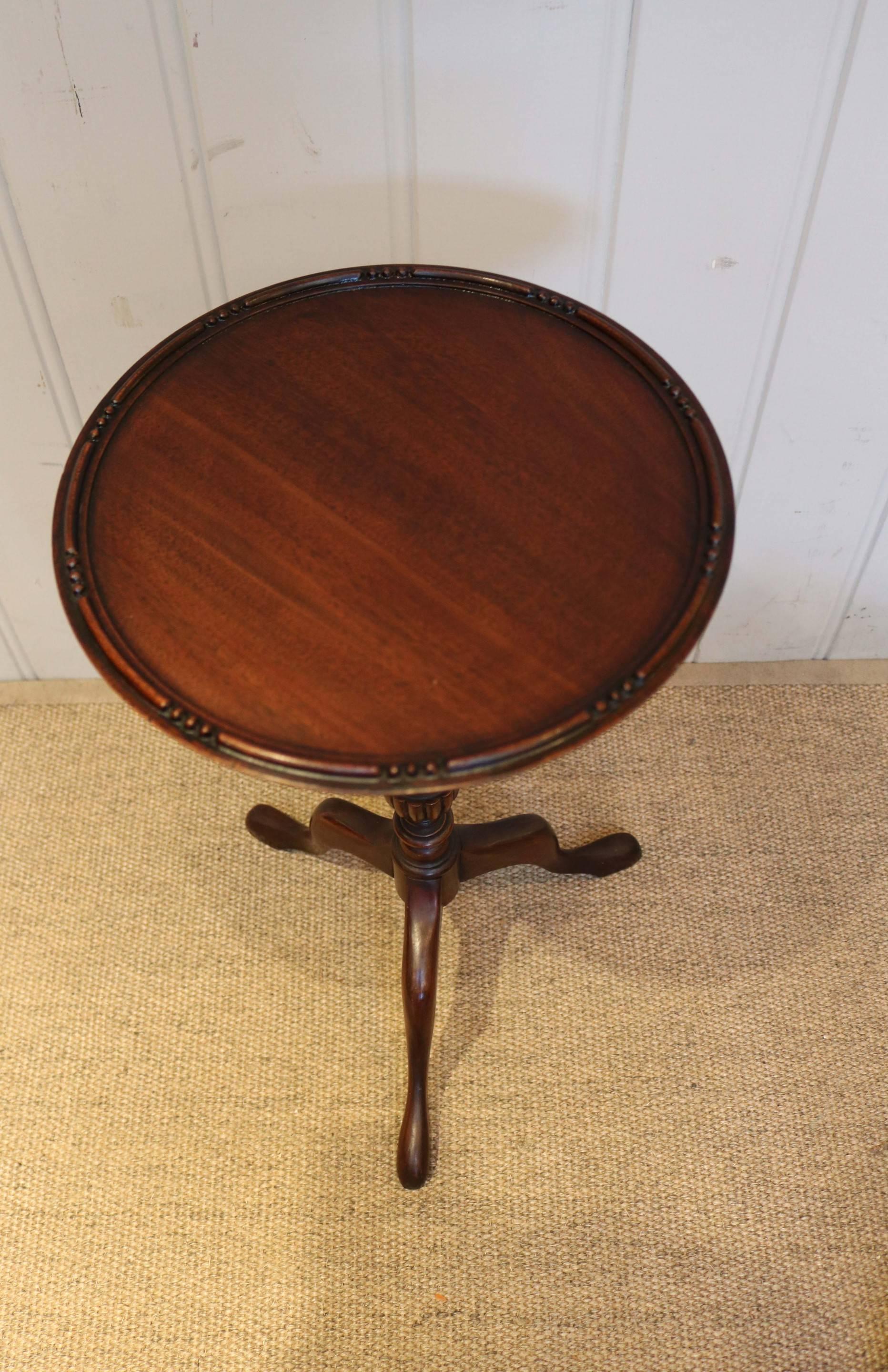 Matched Pair of Mahogany Wine Tables In Good Condition For Sale In Buckinghamshire, GB