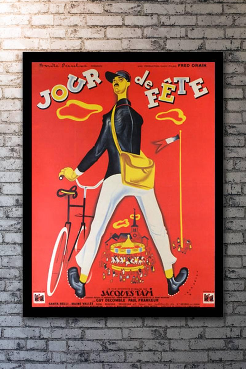 In a small French town, the local postman, scatterbrained and bumbling François (Jacques Tati), spends his working hours casually delivering the mail, while being the subject of the townsfolk's teasing. When a traveling carnival arrives in town, a