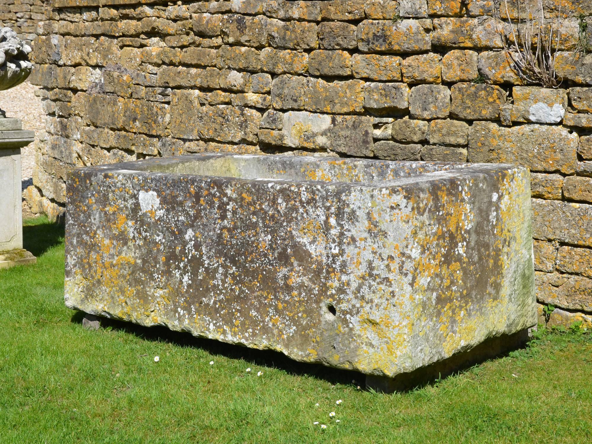 Large Antique Limestone Trough with Good Weathering and Patination In Good Condition In Gloucestershire, GB