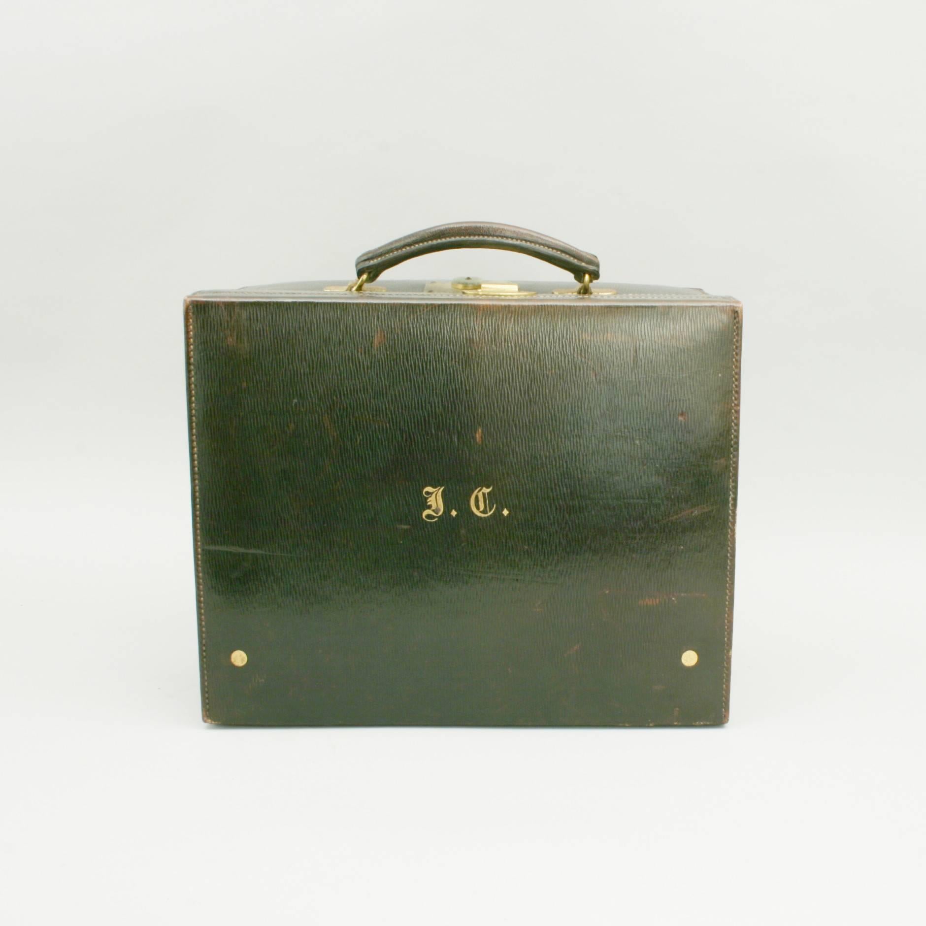 Early 20th Century Vintage Leather Travellers Case