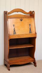 Small Proportioned Arts & Crafts Oak Bureau