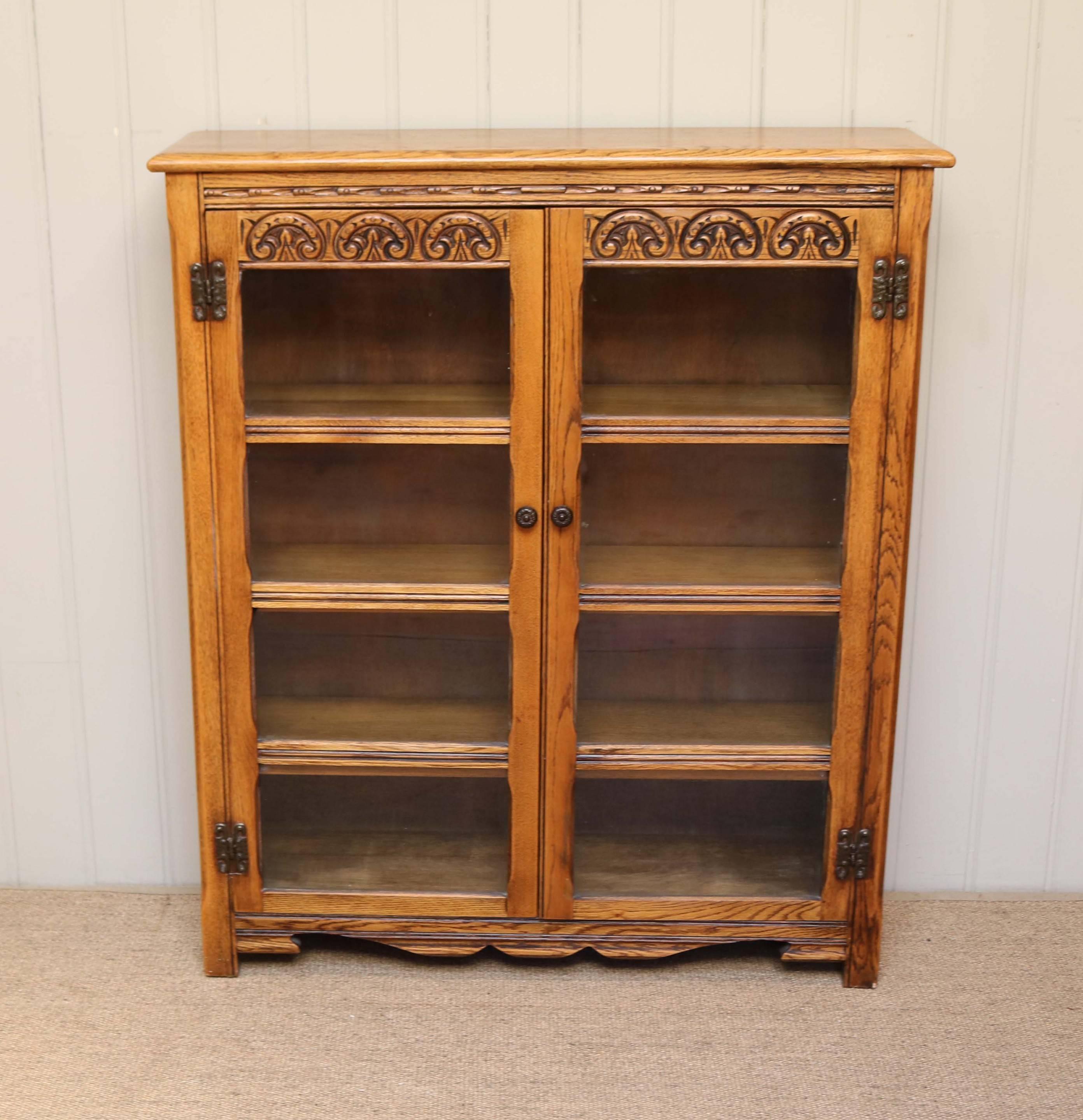 Solid Oak Glazed Bookcase In Good Condition For Sale In Buckinghamshire, GB