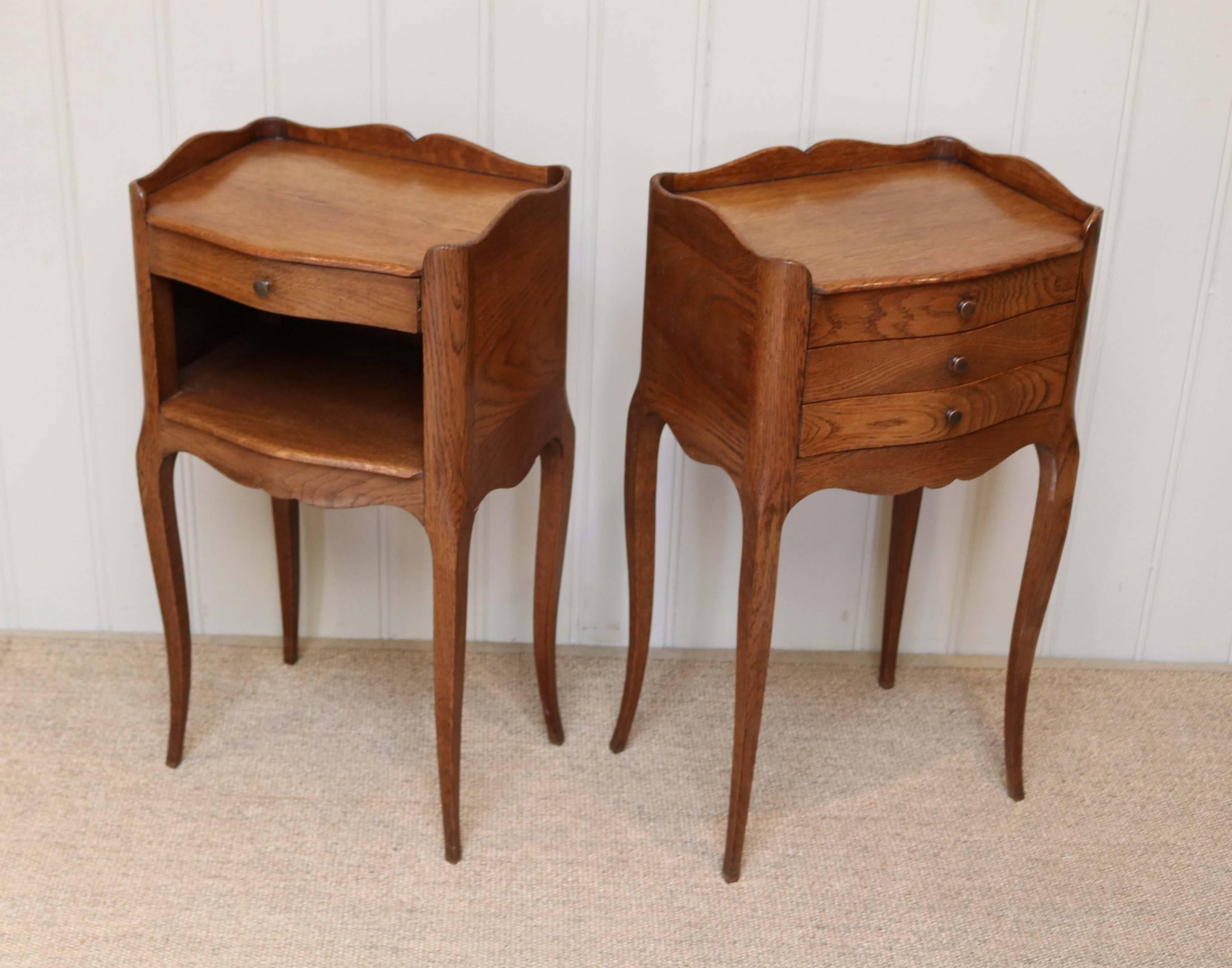 Early 20th Century Pair of Oak Bedside Cabinets For Sale