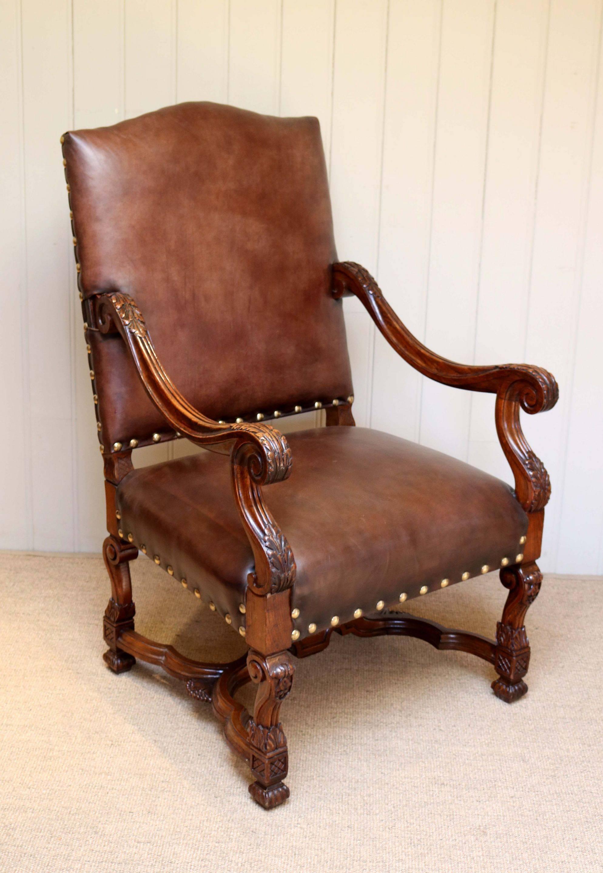 French Carved Wooden Leather Chair In Good Condition For Sale In Buckinghamshire, GB