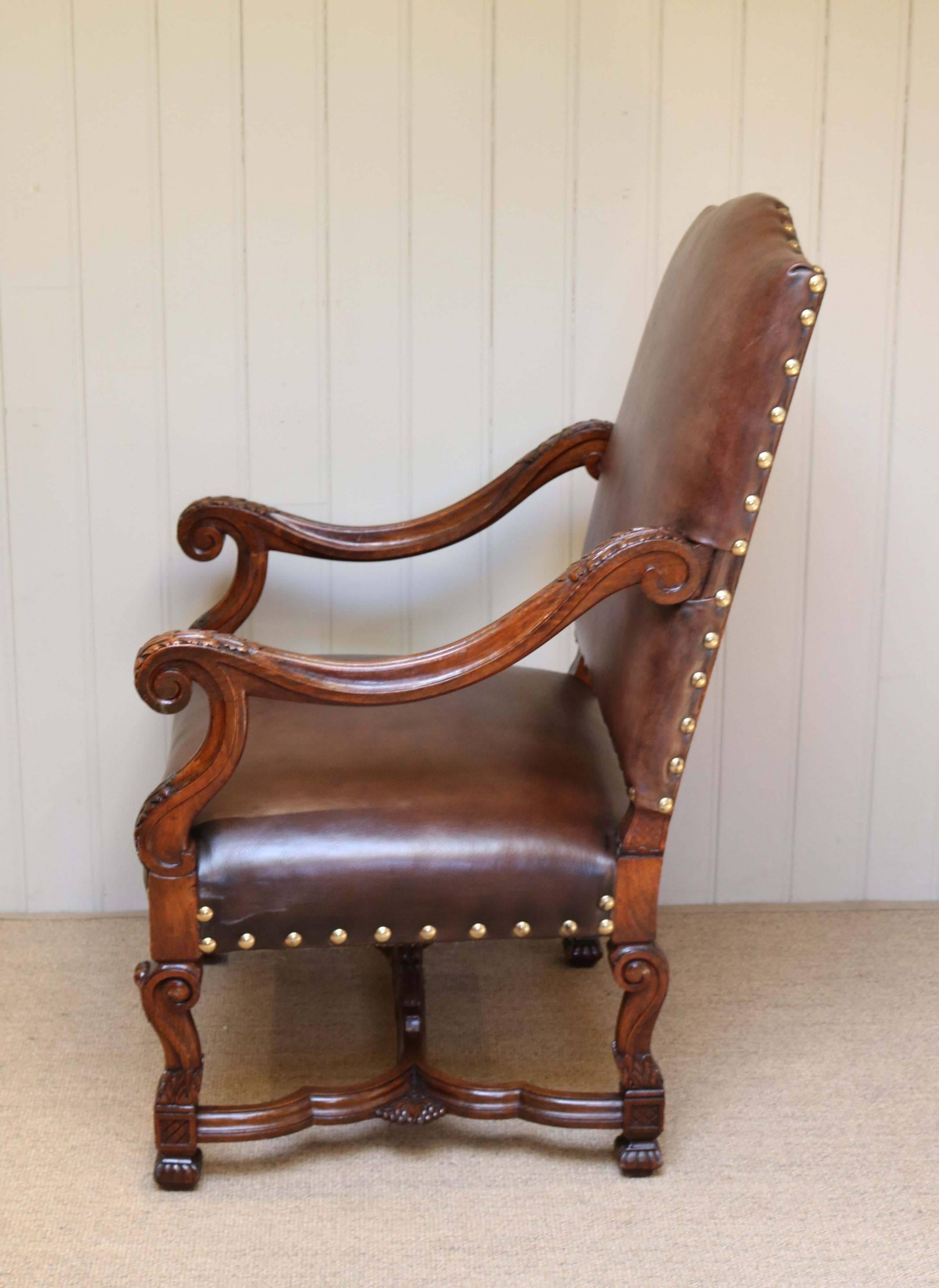 Early 20th Century French Carved Wooden Leather Chair For Sale