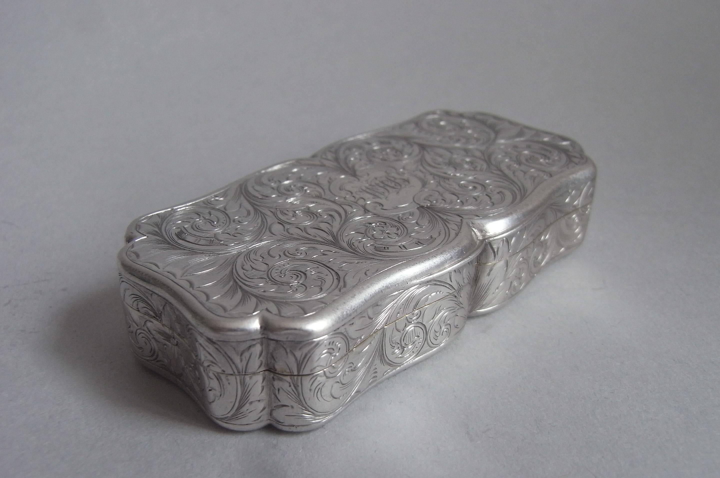 English Very Fine Pocket Snuff Box Made in Birmingham in 1840 by Nathaniel Mills