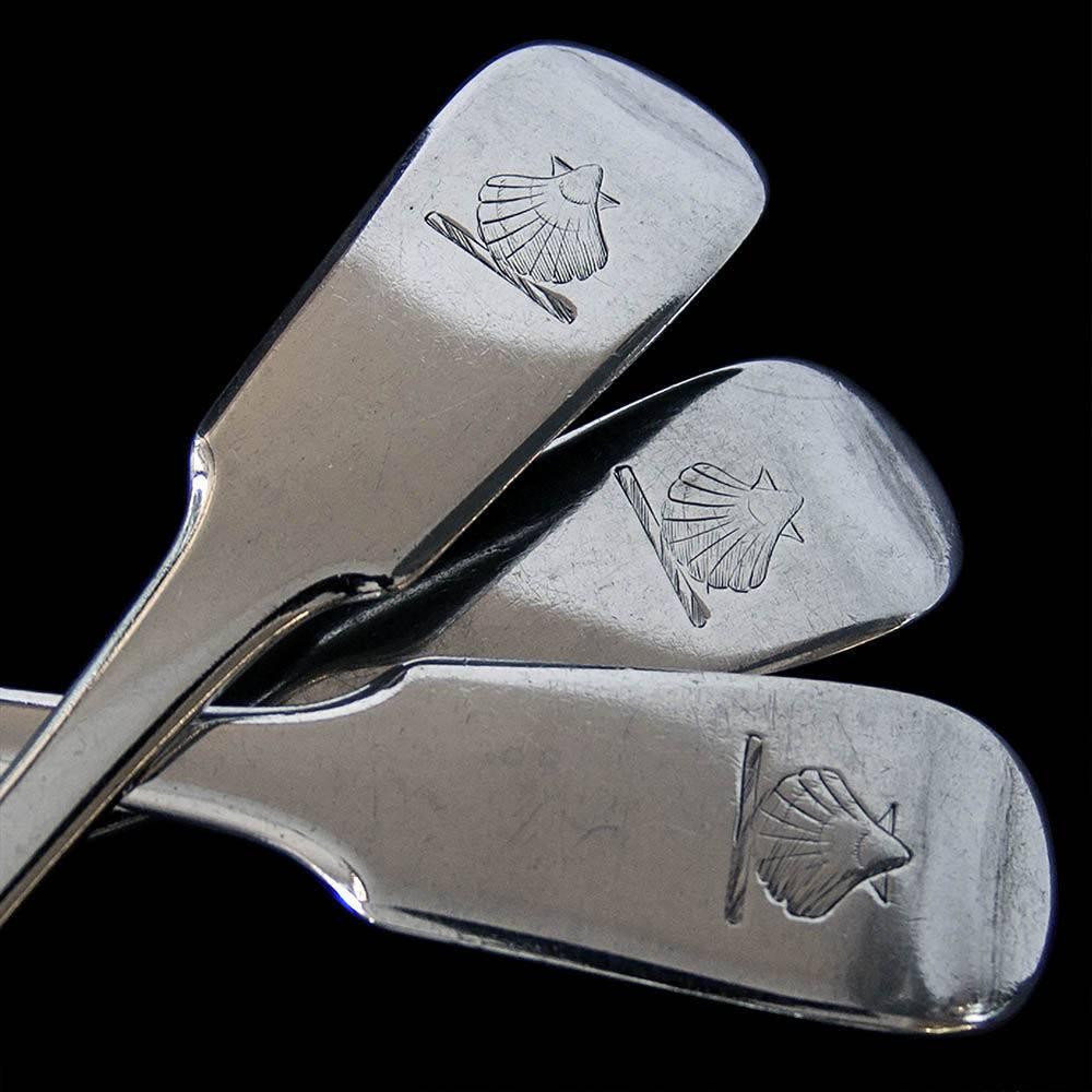 English Set of Five Georgian Silver Fiddle Pattern Table Spoons For Sale