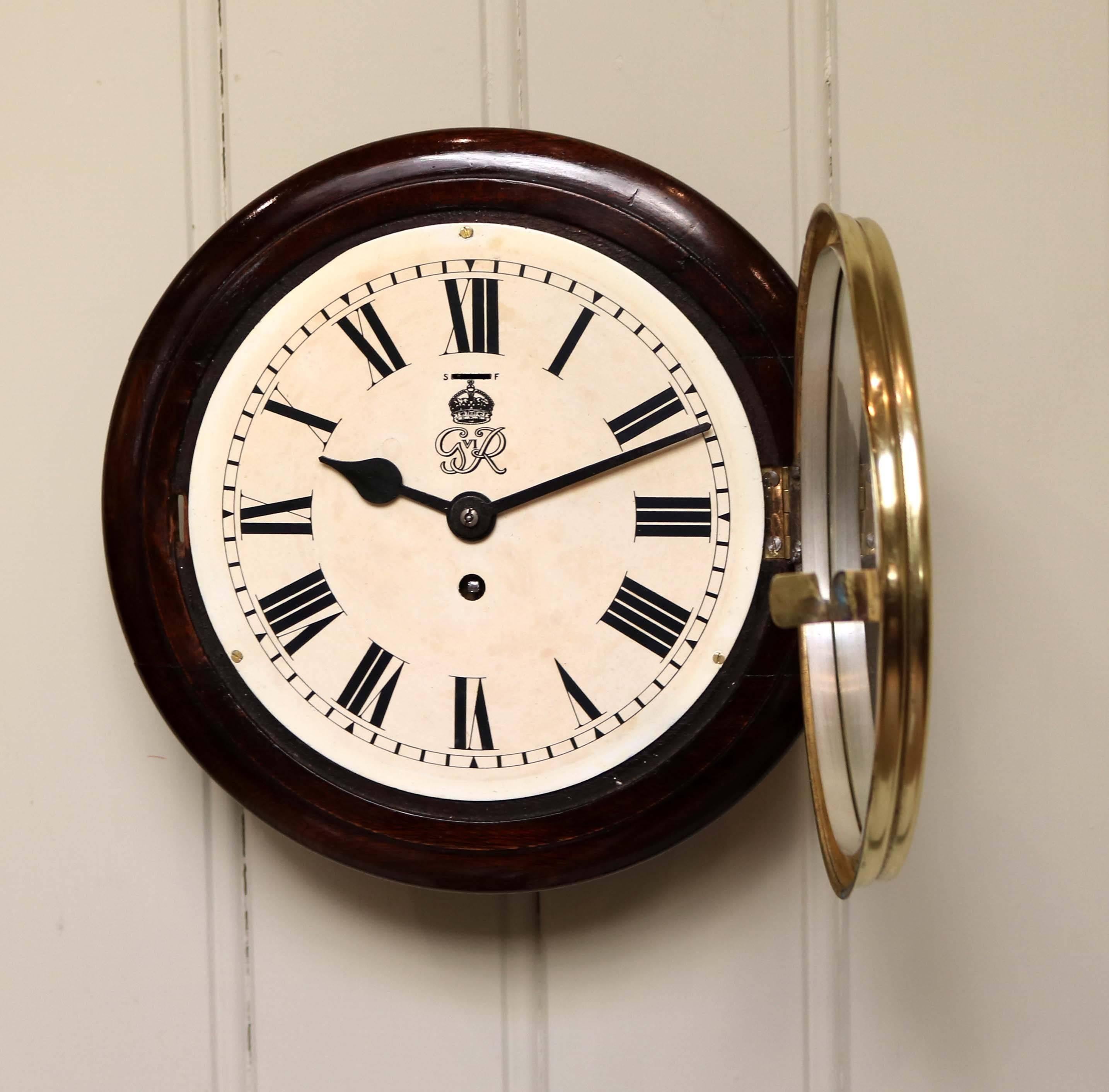 Mahogany Post Office Dial Clock In Good Condition In Buckinghamshire, GB