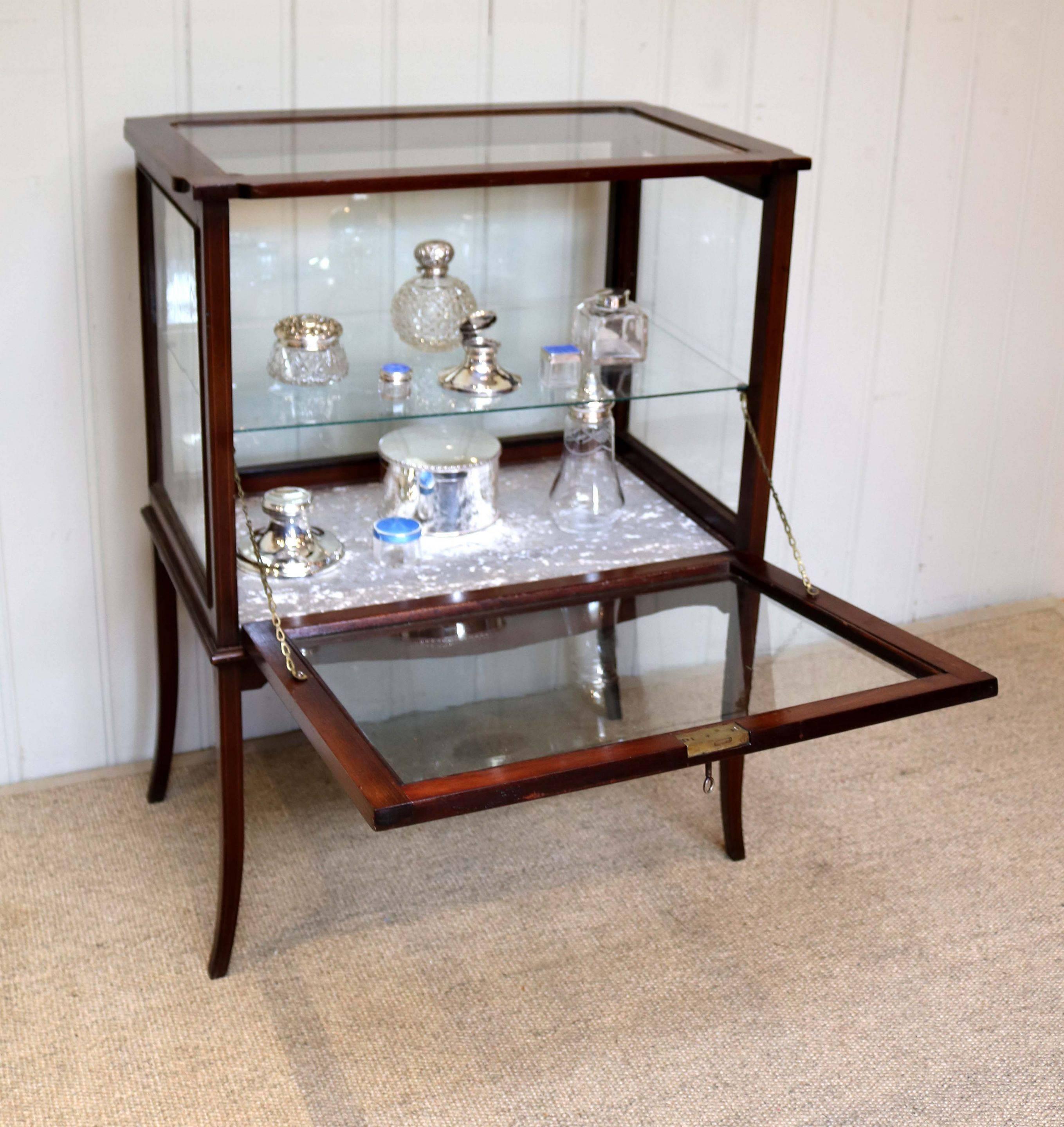 Edwardian Mahogany Bijouterie Display Cabinet In Good Condition For Sale In Buckinghamshire, GB