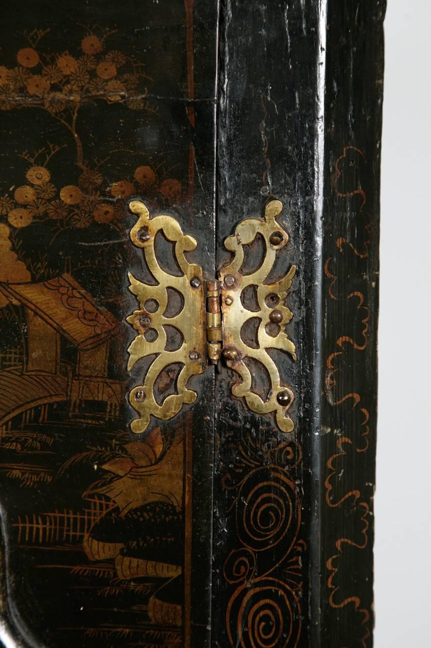 Anglais Armoire d'angle anglaise ancienne Queen Anne Chinoiserie du 18ème siècle en vente