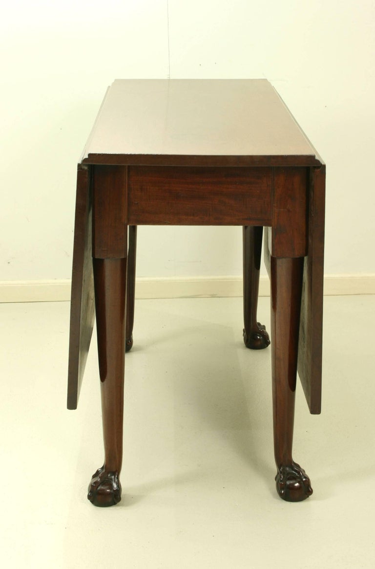 Antique Mahogany Ball and Claw Drop-Leaf Table In Good Condition For Sale In Oxfordshire, GB
