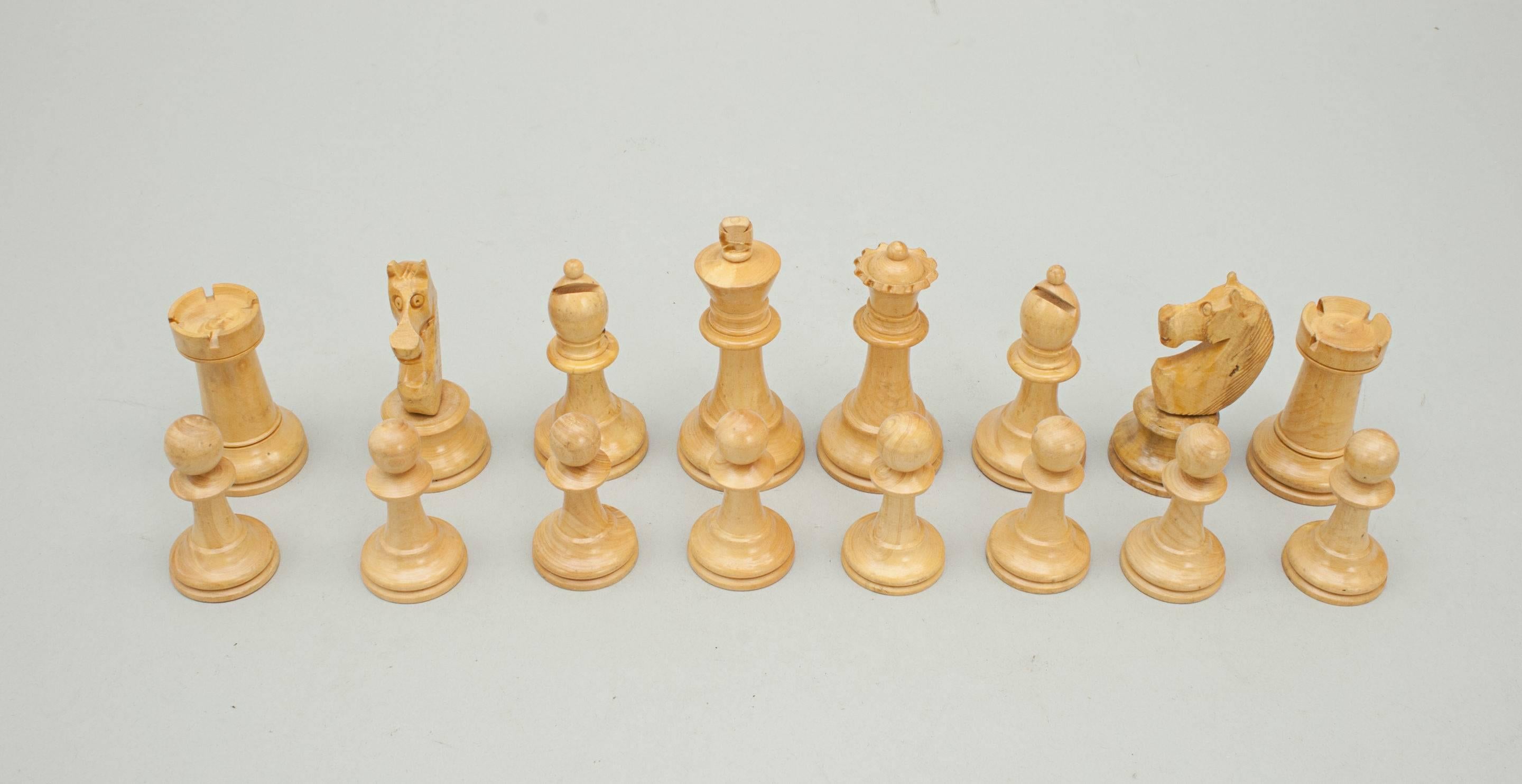 Mid-20th Century Boxwood and Ebony Chess Set