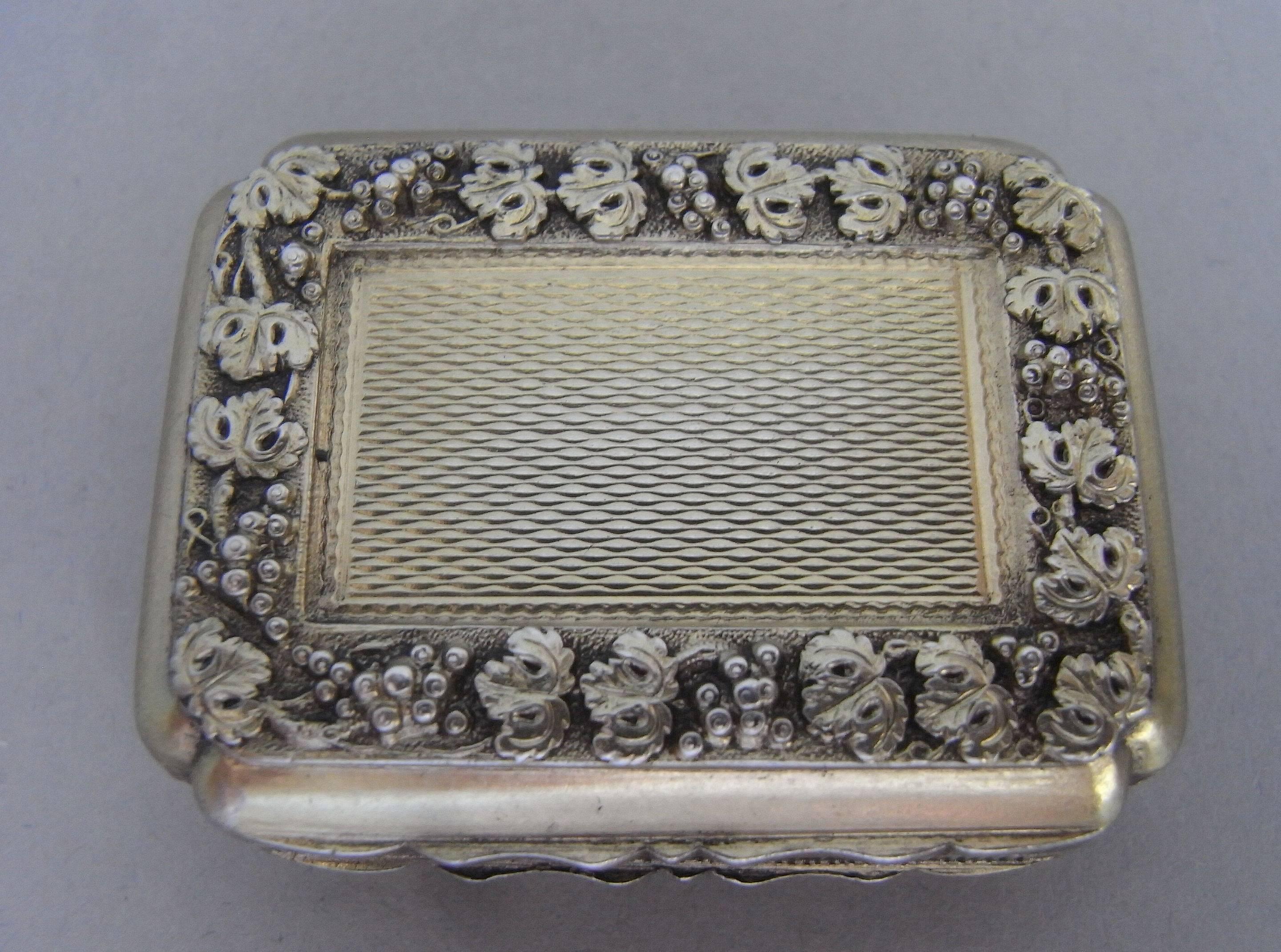 Exceptionally Fine George III Silver Gilt Vinaigrette by Matthew Linwood In Good Condition In London, GB