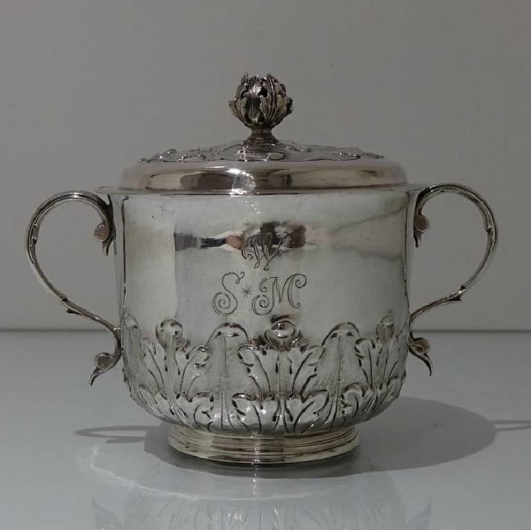A beautiful William & Mary acanthus leaf porringer and cover, the porringer has central contemporary initials to the front of the body for importance and has scroll handles either side for serving. The lid is detachable with additional acanthus leaf