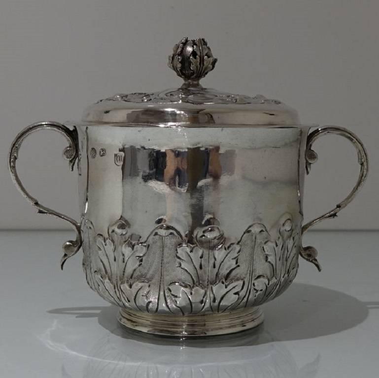 William & Mary Antique Sterling Large Silver Porringer and Cover In Excellent Condition For Sale In 53-64 Chancery Lane, London