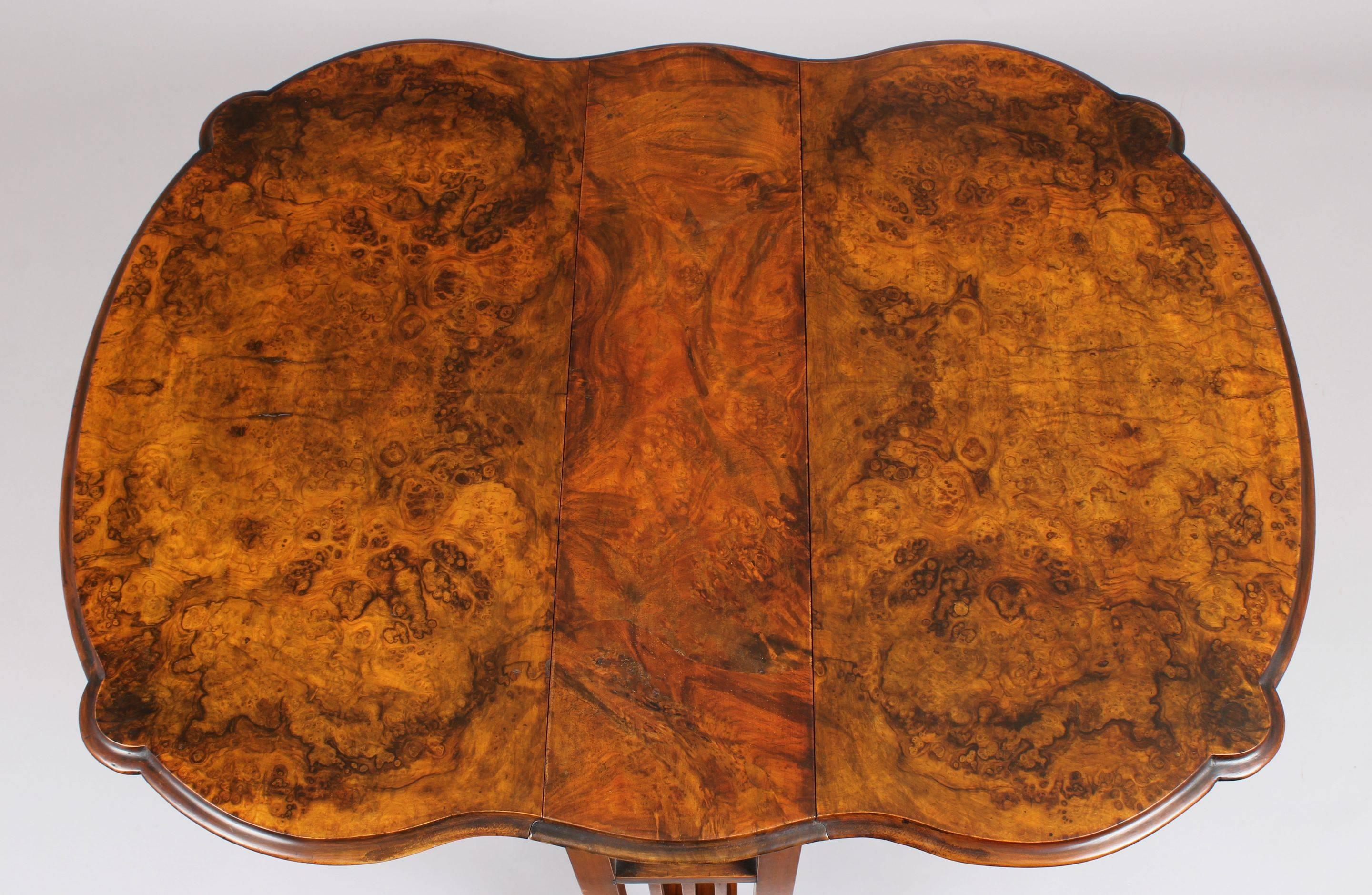 Edwardian Walnut Sutherland Table In Good Condition For Sale In Cambridge, GB
