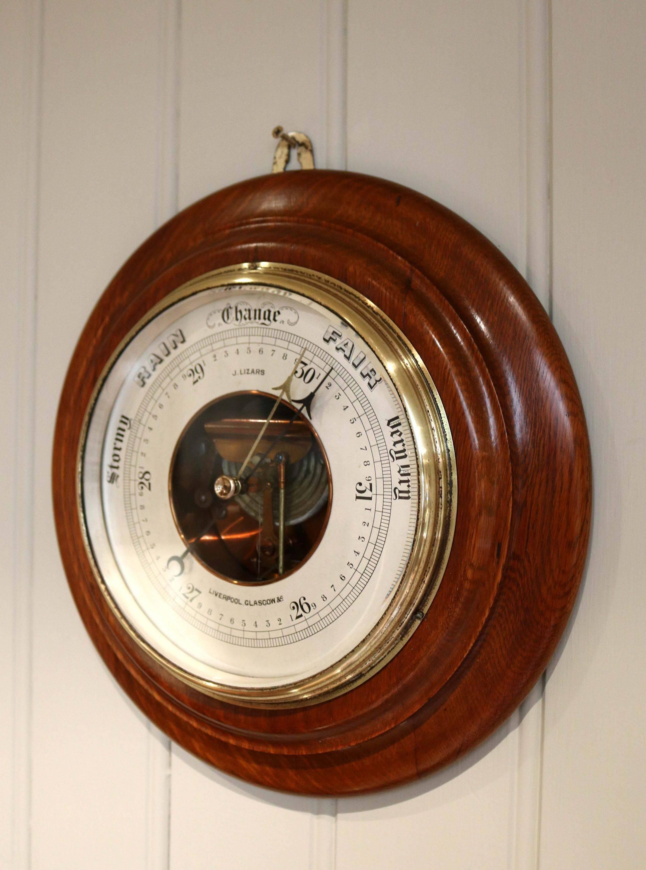  Large Oak Aneroid Barometer In Good Condition In Buckinghamshire, GB