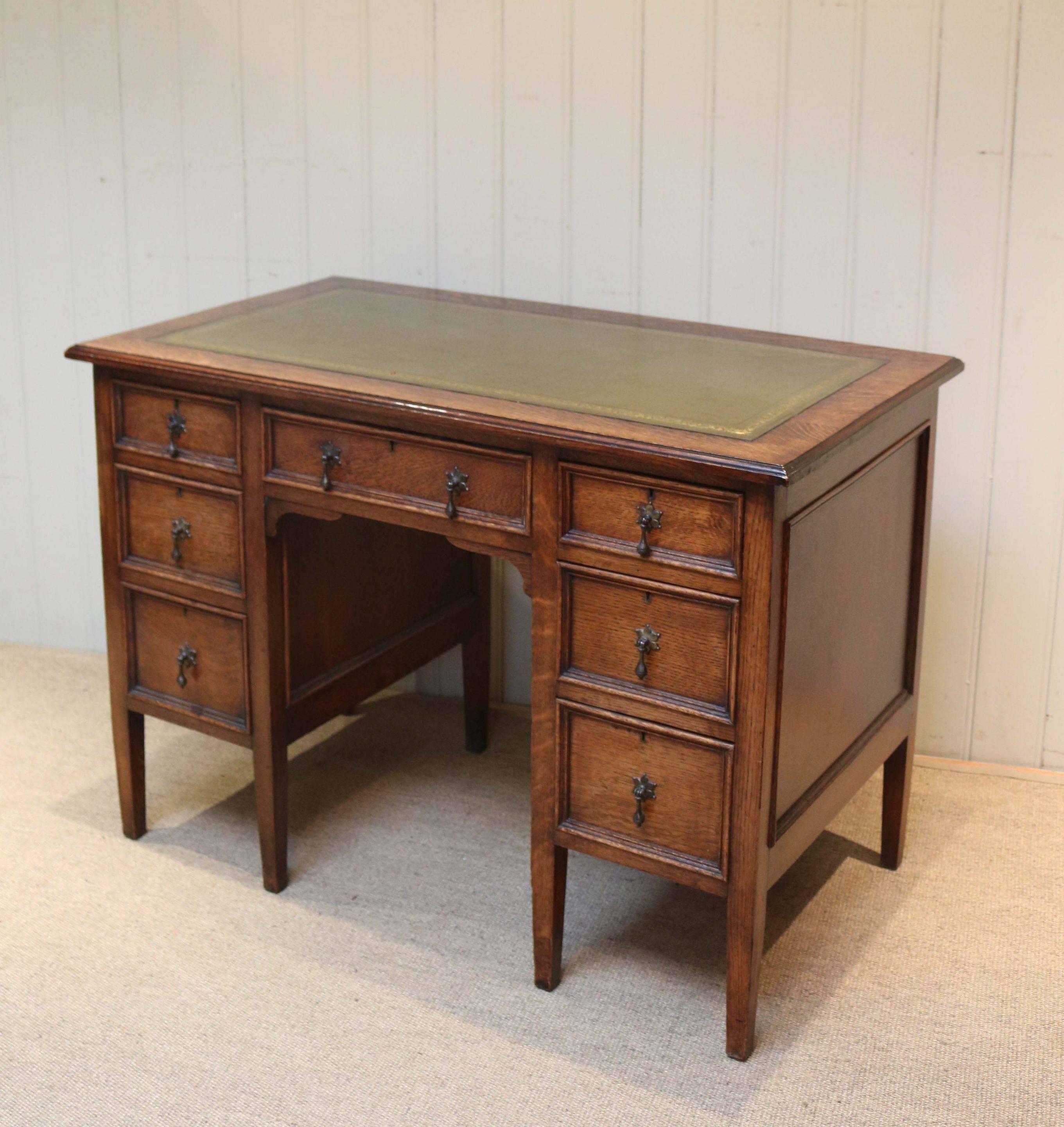 Oak Kneehole Desk For Sale 3