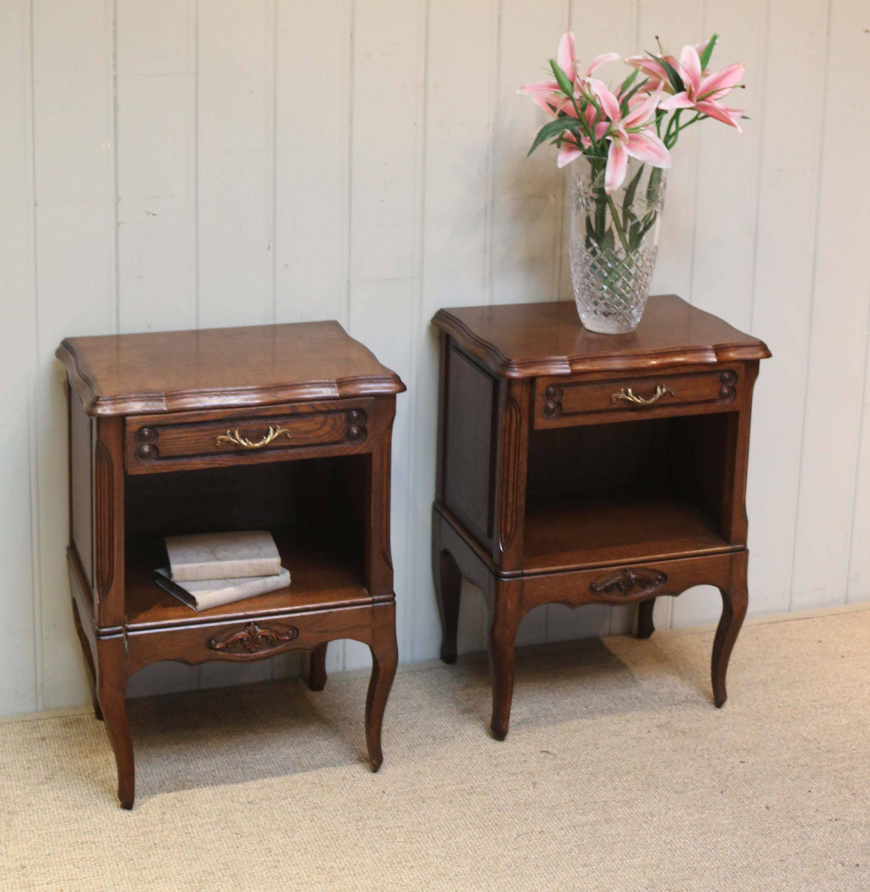 Pair of Oak Low Bedside Cabinets For Sale 3