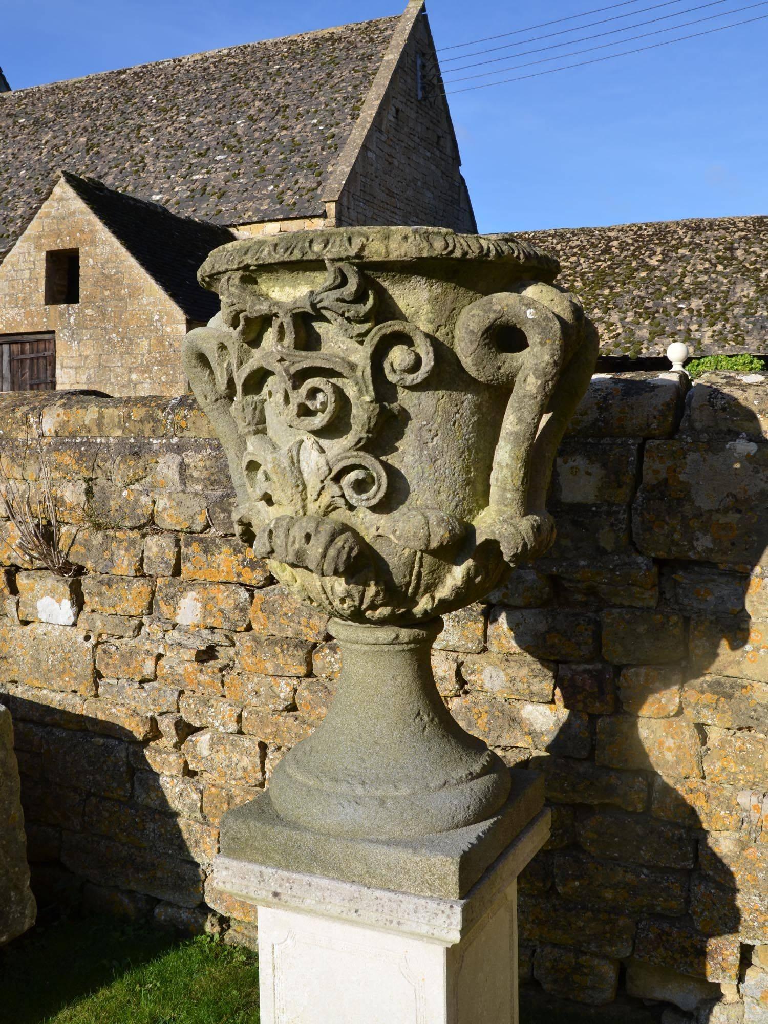 Pair of Large Carved Bath Stone Finial Urns 'Solid' In Good Condition For Sale In Gloucestershire, GB