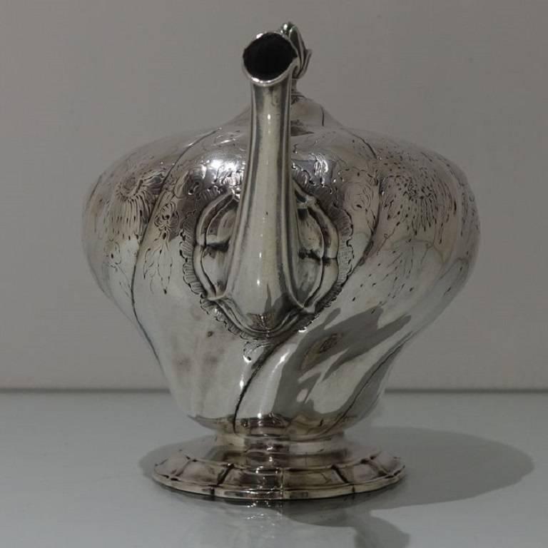 18th Century Antique Silver Portuguese Teapot, circa 1770 In Excellent Condition For Sale In 53-64 Chancery Lane, London