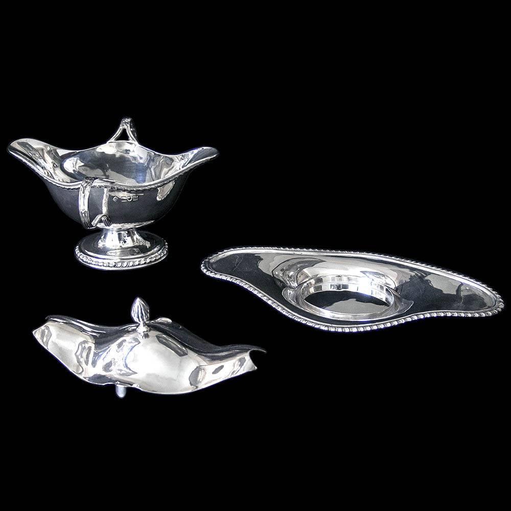 A pair of sterling silver oval pedestal sauce boats on matching oval gadroon bordered stands. Each sauce boat being double lipped, twin handled and covered with a domed lid.

Hancocks first gallery opened at a corner of Bruton Street and New Bond
