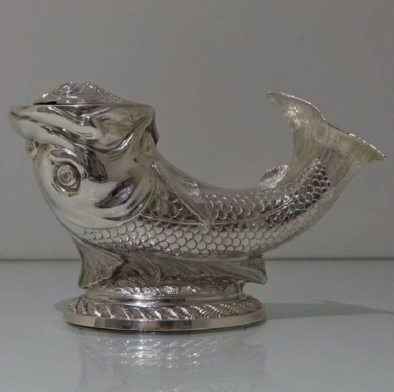 A rare and extremely collectable spoon warmer with realistic detailing of scales and fins for life like detailing. The warmer sits on a oval decorative foot and is marked on the underside. 

Measure: The length is 21 cm.