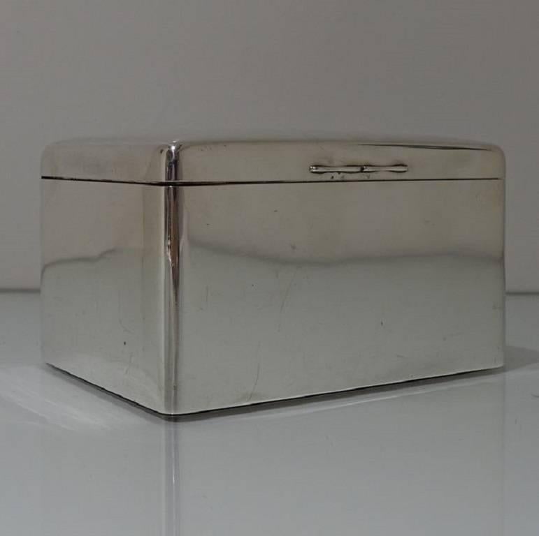 George V Antique Sterling Silver Cigar/Cigarette Box A & J Zimmerman Ltd In Excellent Condition For Sale In 53-64 Chancery Lane, London