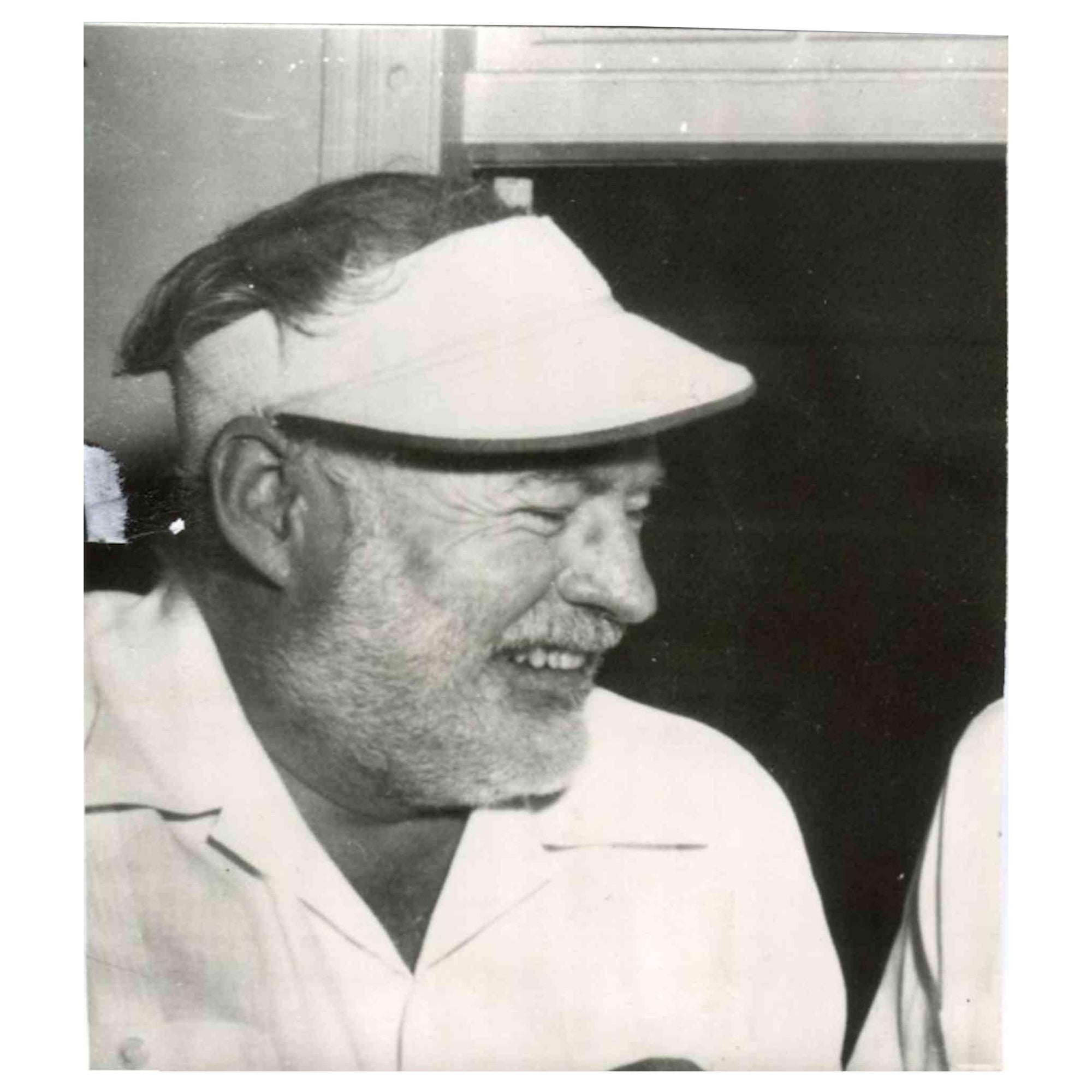 Unknown Black and White Photograph – Vintage-Fotografie von Ernest Hemingway aus den 1950er Jahren