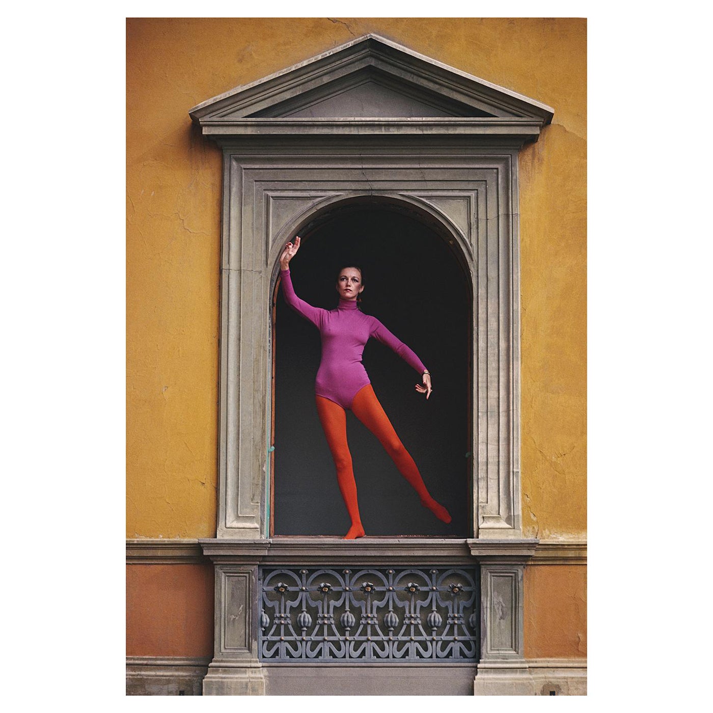 Slim Aarons Color Photograph – Marie-Louise Scio, Tettuccio Terme, Montecatini, Italien  Nachlass-Edition