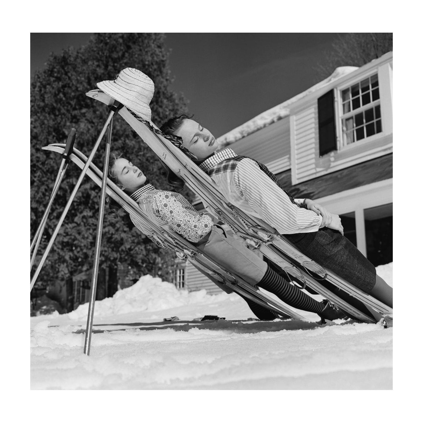 Slim Aarons Black and White Photograph - New England Skiing