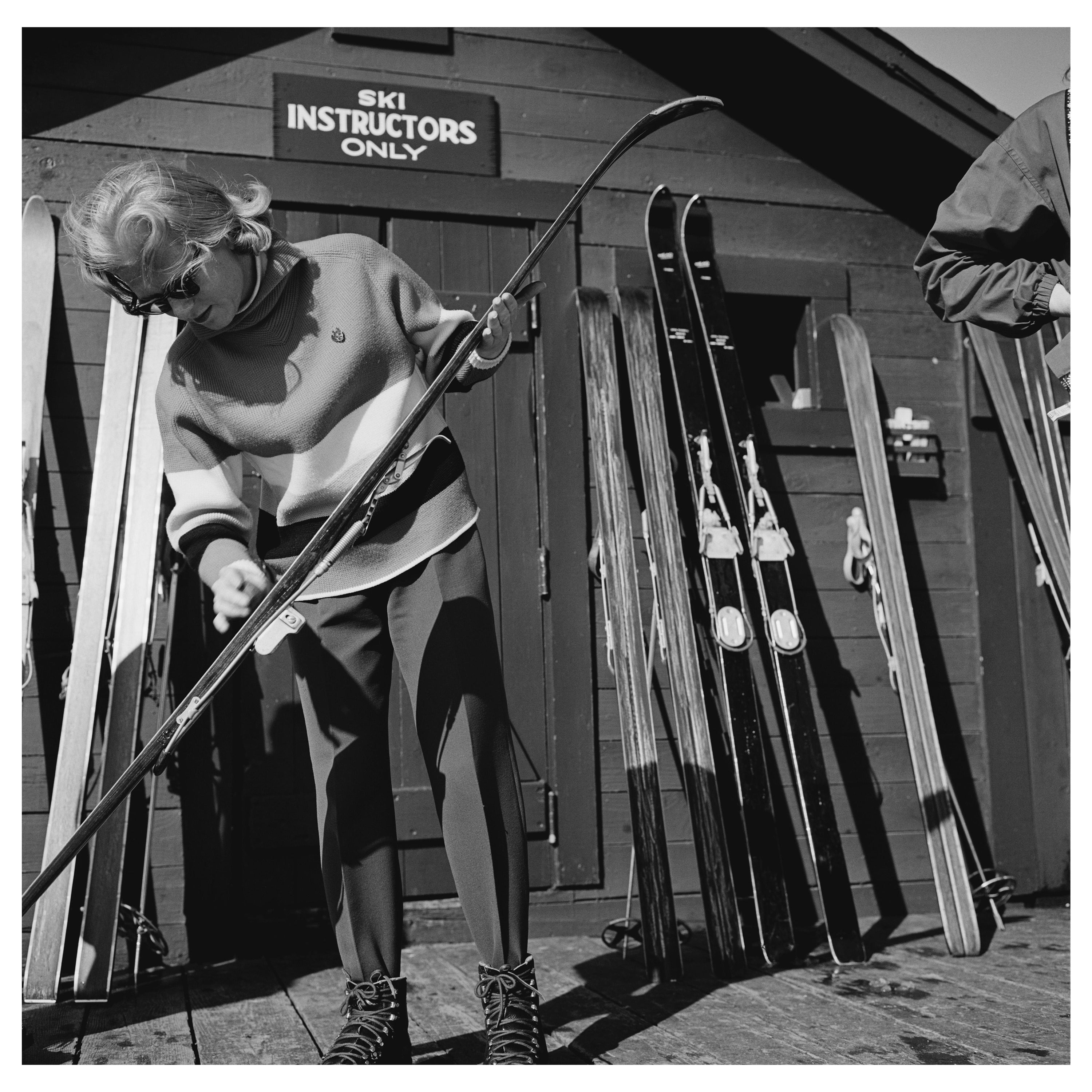 Slim Aarons Portrait Photograph – Neuengland-Skifahren