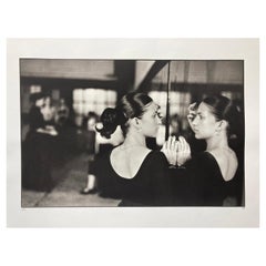 Reflecciones von James Sparshatt. Foto einer Tänzerin im Spiegel. Platin-Druck.