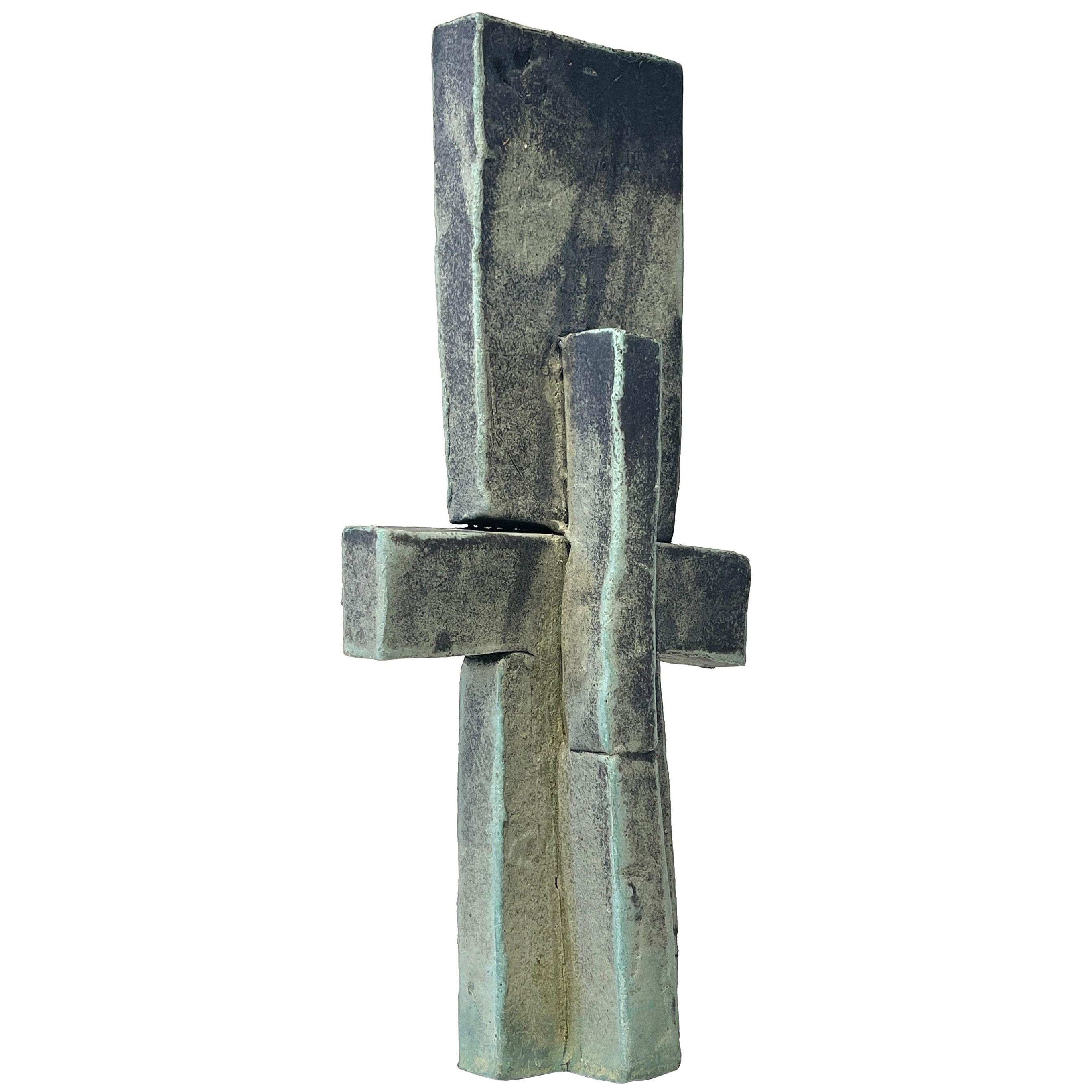 Verwitterte Bronzeskulptur „Cross Reference“ aus Keramik