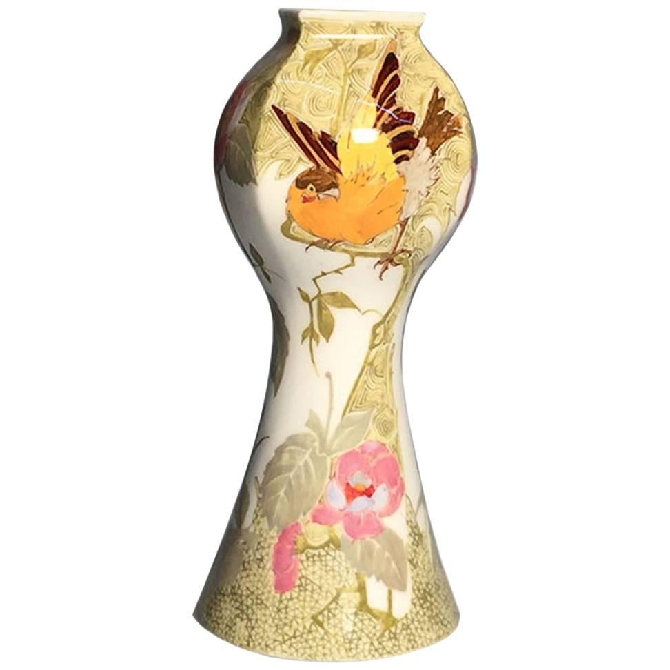 Niederländische Rozenburg-Eierschalenvase aus Rozenburg mit bunten zwei Vögeln und Blumendekor, 1907