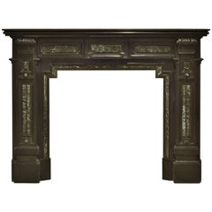 Monumentale cheminée hollandaise en marbre noir avec détails verts