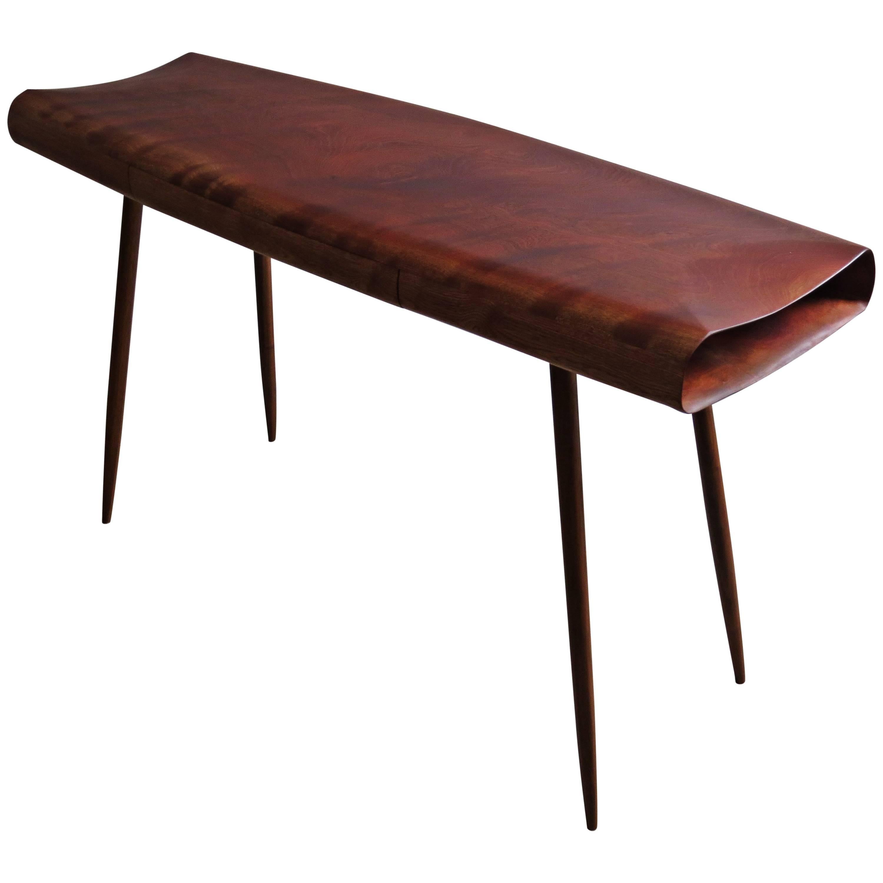 Schreibtischkonsole aus Massivholz, handgefertigt in organischem Design im Angebot