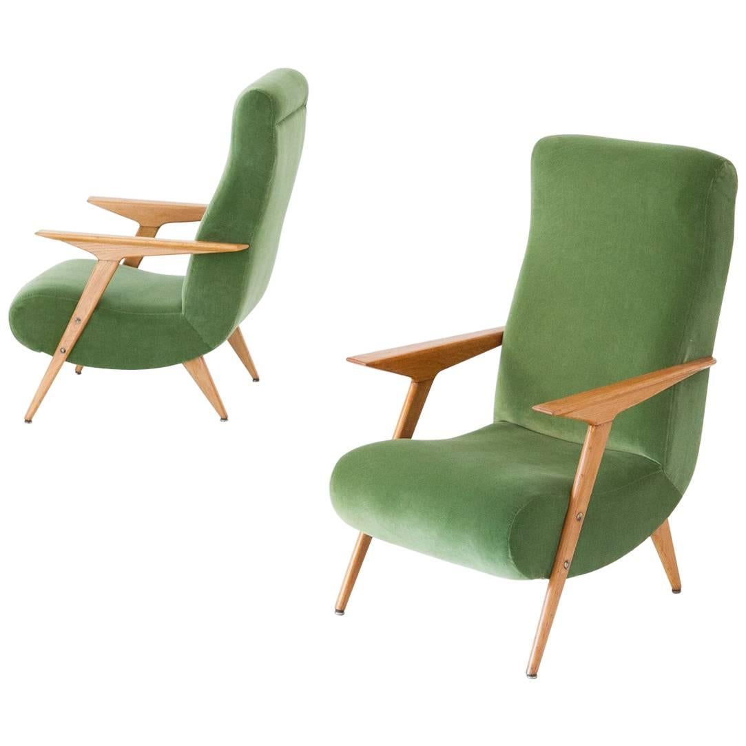 Pair of Italian Mid-Century Modern Oak Wood and New Green Velvet Armchairs, 1950