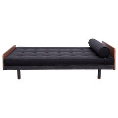 Jean Prouve Mid-Century Modern Daybed aus schwarzem Metall und Holz:: um 1950