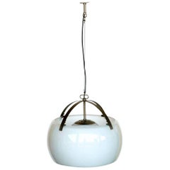 Lampe suspendue en verre au design italien des années 1960 "Omega" de Vico Magistretti par Artemide