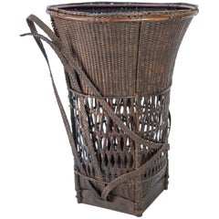 Panier de transport du Laos:: milieu du 20e siècle:: bambou et rotin avec base en bois