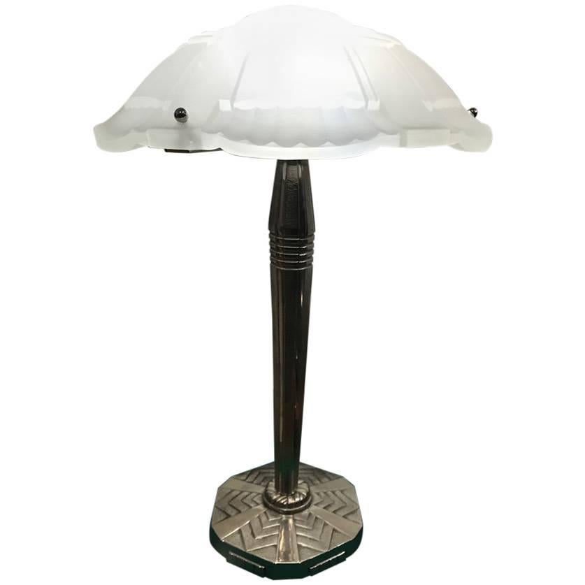 Lampe de table Art Déco française signée par Sabino avec motif géométrique